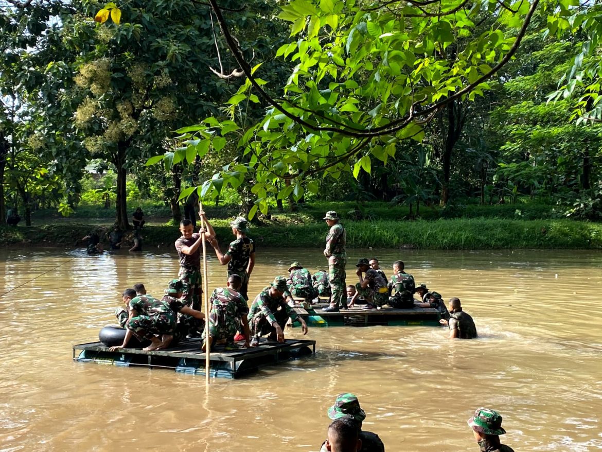 Batalyon Infanteri Mekanis 201/Jaya Yudha Menggelar Latihan Penanggulangan Bencana Alam Banjir