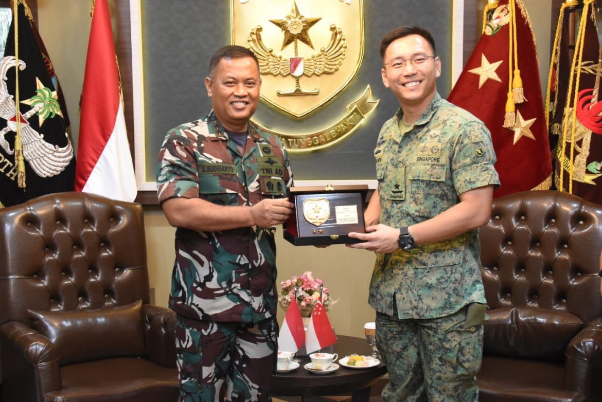 Pangdam Jaya Menerima Kunjungan BG GOH PEI MING Division Commander Singapura
