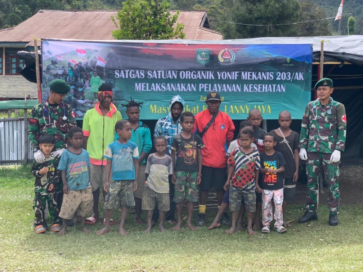 POS MAKKI SATGAS YONIF MEKANIS 203/AK ADAKAN PELAYANAN KESEHATAN GRATIS BAGI MASYARAKAT