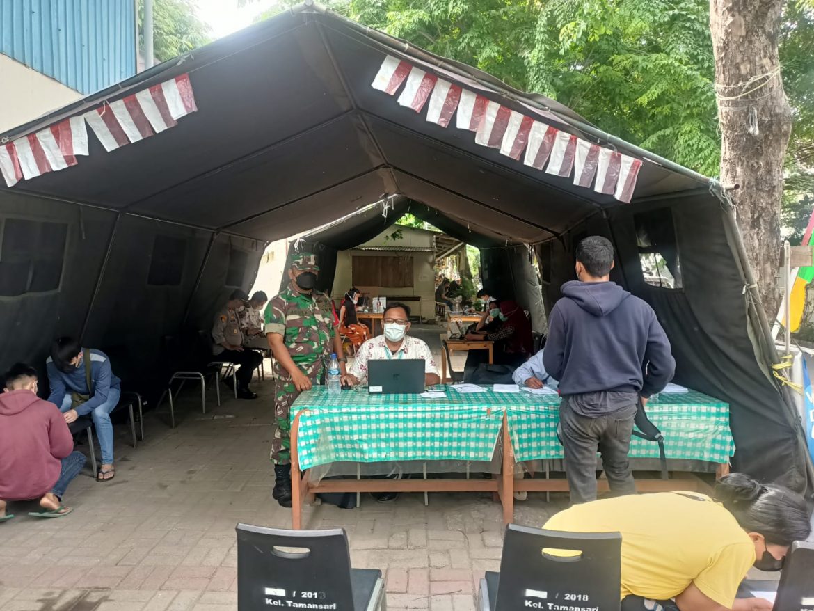 Babinsa Koramil 01/Tamansari Serka Agus Priyono Monitoring Giat Serbuan Vaksin
