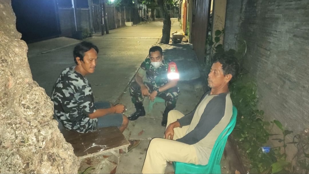 Babinsa Koramil 07/KB aktif laksanakan patroli secara mandiri di wilayah Binaan