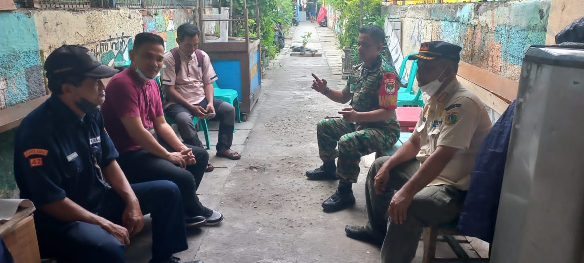 Terkait Situasi di Wilayah, Serda Abdul KadarLaksanakan Komsos