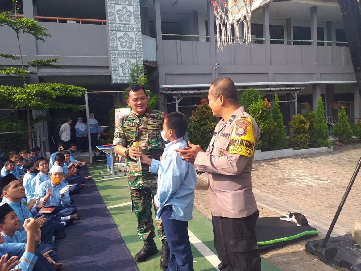 Serka Aoen Pimpin Kegiatan Army Go to School di SMPN 16