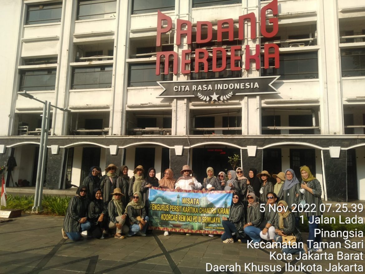 Kunjungan Rombongan Ibu Persit Korem 043/Garuda Hitam Lampung di Kota Tua, Personil Koramil 01/Tamansari Gelar Pam