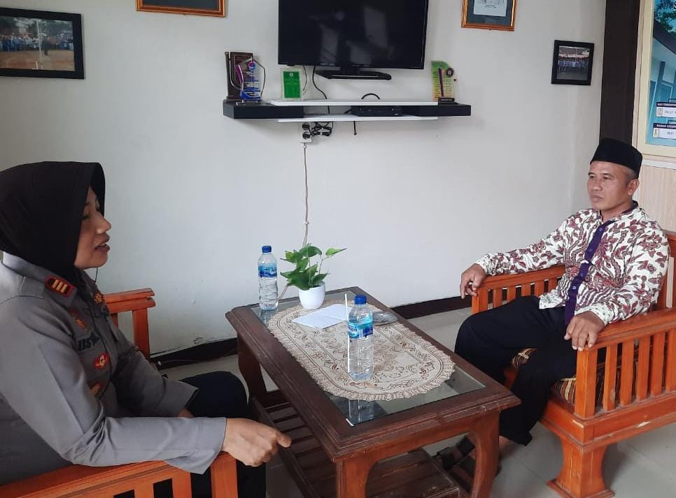 Pelihara Silaturahmi Kapolsek Rajadesa Beserta Jajaran Sambangi Masyarakat