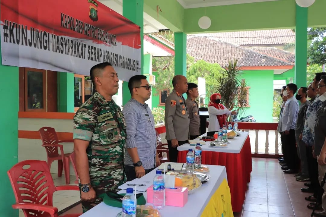 Danramil 04/Jatiasih Bersama Babinsa Ikuti Kegiatan Kapolresta Metro Bekasi Kota Kunjungi Masyarakat Serap Aspirasi Cari Solusi