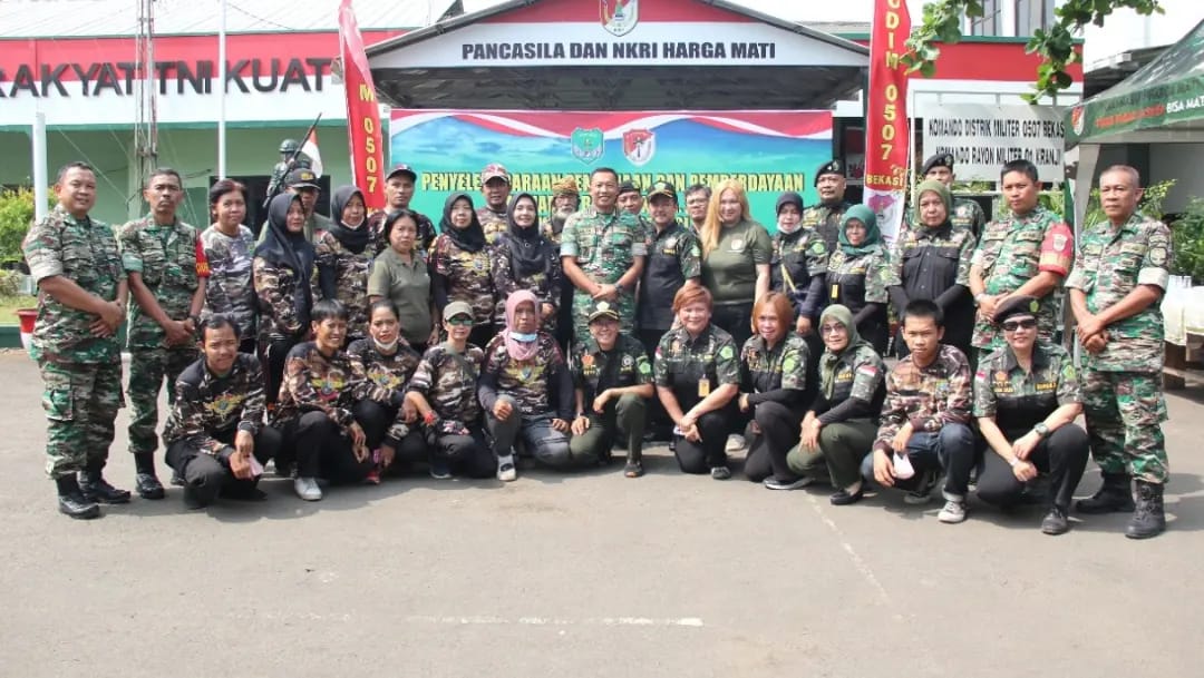 Kukuhkan Sinergitas Bersama 3 Pilar Danramil 01/Kranji Dengan Babinsa Ikuti Apel Gabungan Tingkat Kecamatan