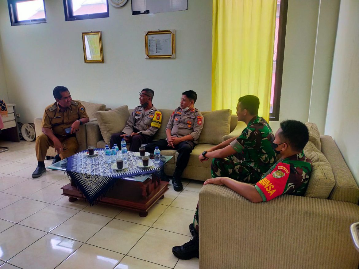 Pererat Silaturahmi, Danramil 01/TS, Mayor Inf Mulia Adi Dharma Sambangi Kantor Kelurahan Tangki