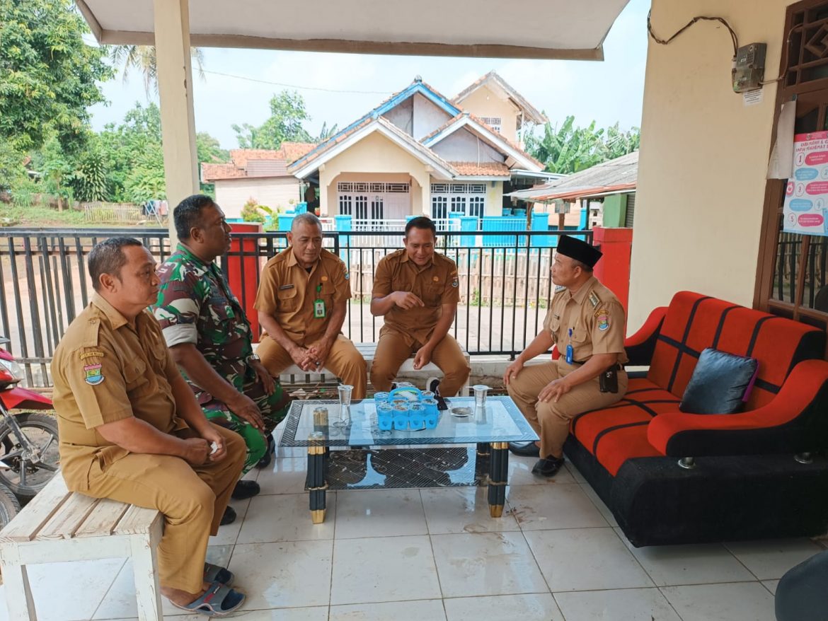 Babinsa Koramil 07/Kresek Lekukan Serbuan Teritorial