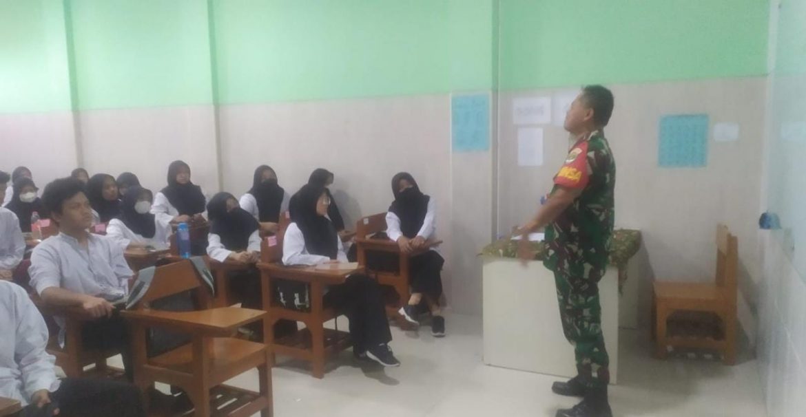 Babinsa Koramil 04/Ciledug Tingkatkan Disiplin Siswa Fatahilah