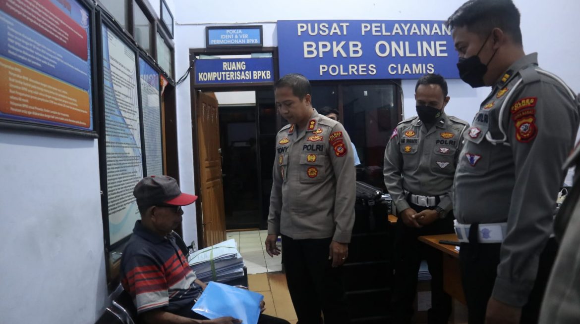 Pastikan Pelayanan Publik Tetap Prima, Kapolres Ciamis Cek Pelayanan SKCK dan SIM