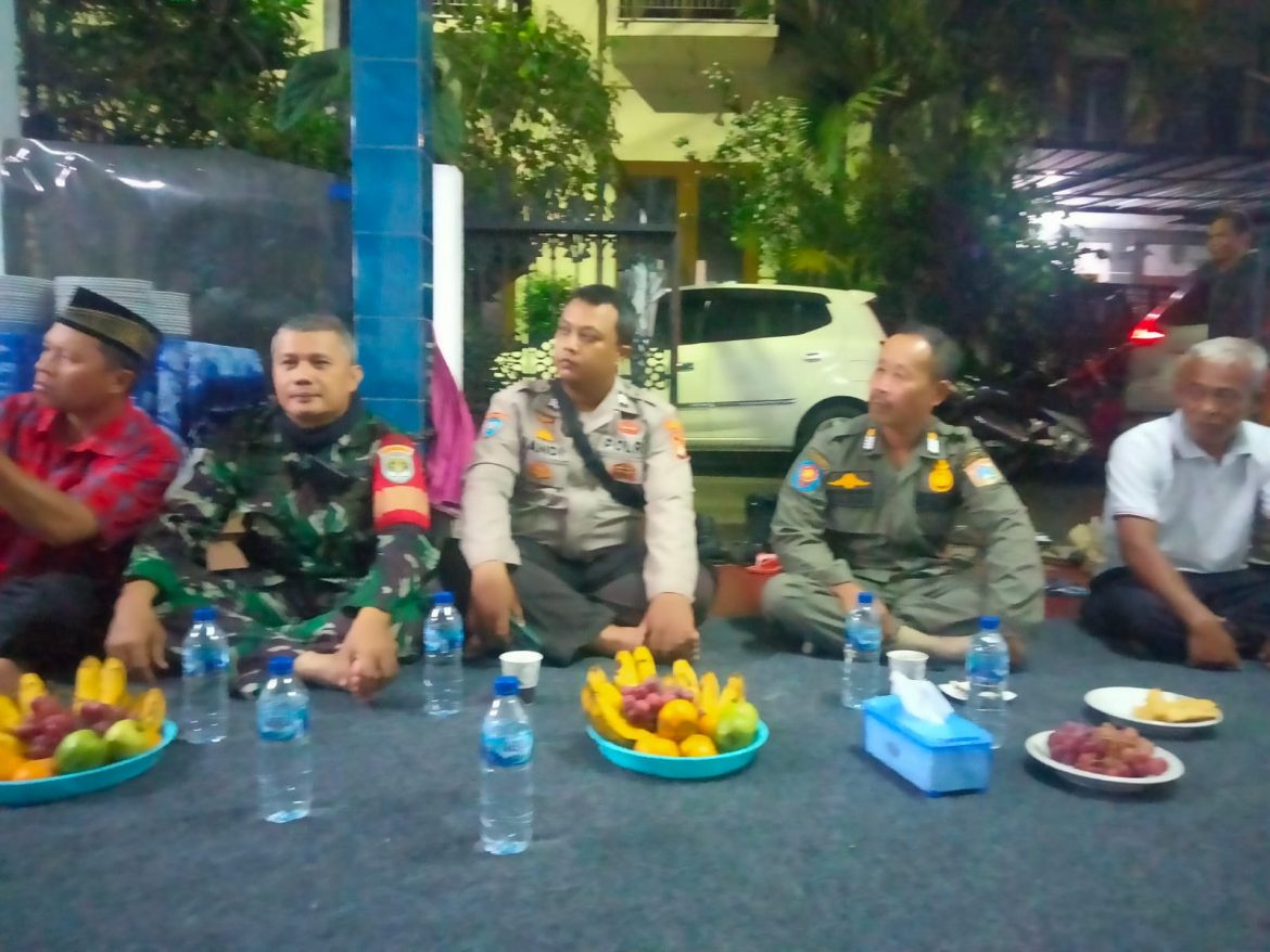 Babinsa Koramil 05/KJ Bersama Tiga Pilar Hadiri Pemilihan 5 Ketua RT Petahana Secara Aklamasi