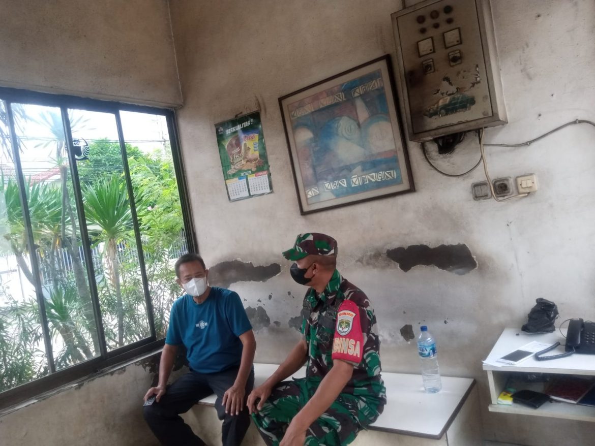 Babinsa Koramil 05/KJ Giat Komsos Dengan Warga Binaan Himbau Jaga Kebersihan Lingkungan Kita