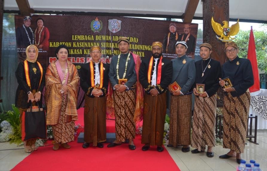 Tokoh Buddhis Nasional Romo Asun Diberikan Gelar Bangsawan Oleh Keraton Surakarta Hadiningrat