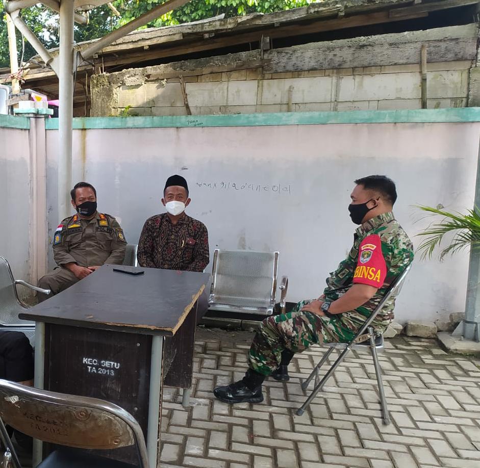 Jaga Kerukunan Umat Beragama, Babinsa Komsos Dengan Toga
