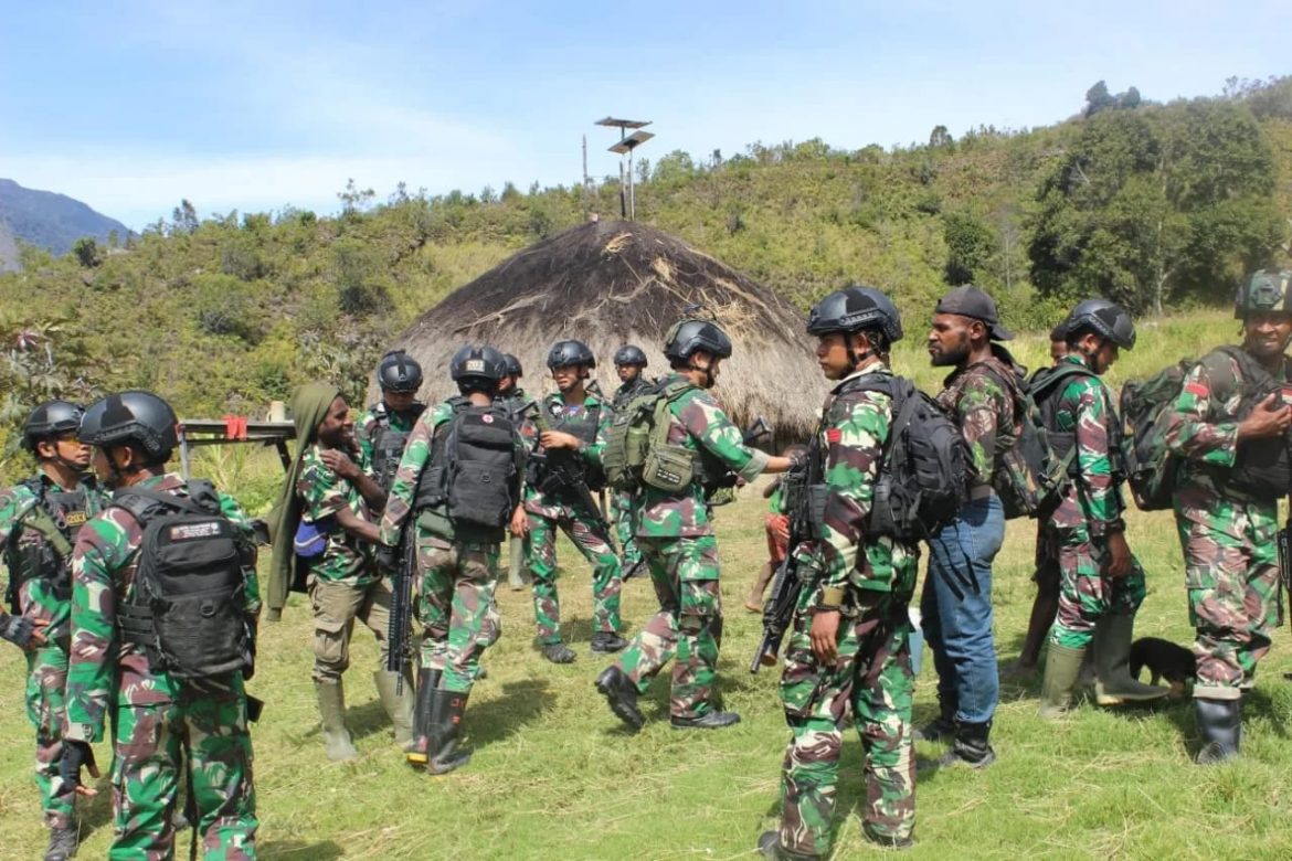 Kegiatan Anjangsana Satgas Yonif Mekanis 203/AK Untuk Mempererat Silahturami