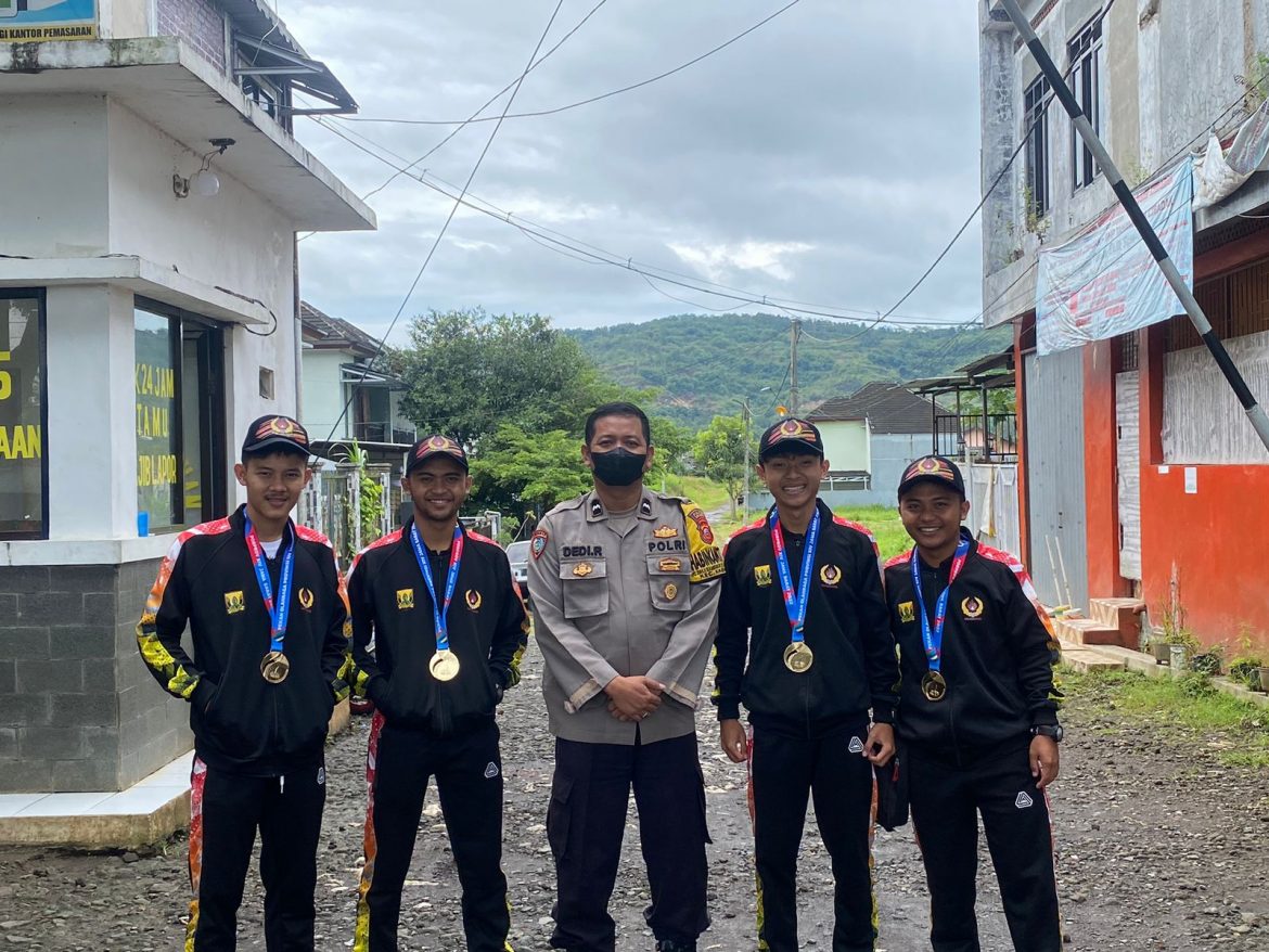 Peran Bhabinkamtibmas Desa Balekambang Patut Di Apresiasi, Empat Pemuda Balekambang Mengukir Prestasi Futsal Di Tingkat Provinsi Jawa Barat.