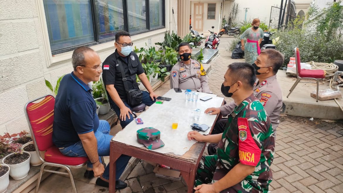 Babinsa Koramil 05/KJ Peltu Ampa Uleng Bersama Binmas Komsos Dengan Tokoh Masyarakat Wilayah