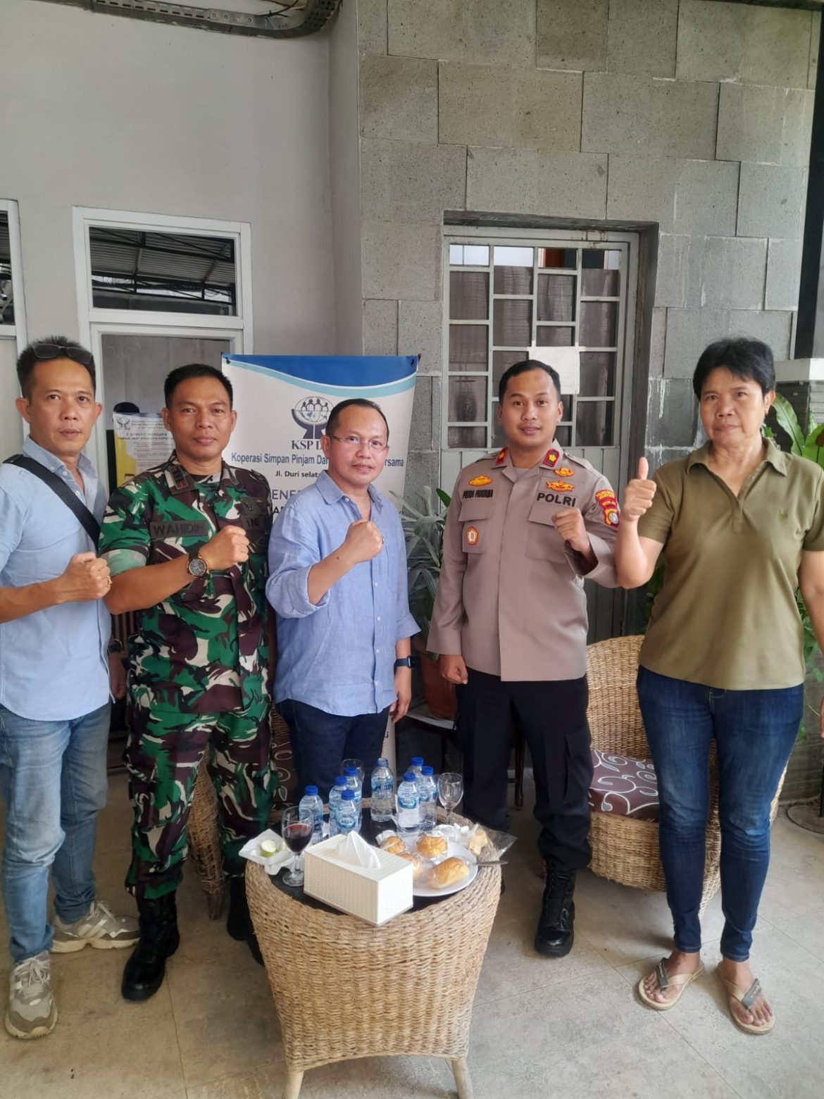 Ngopi Bareng Danramil,Kapolsek Bersama Tokoh Agama di Gereja Kristus Damai Duri Selatan