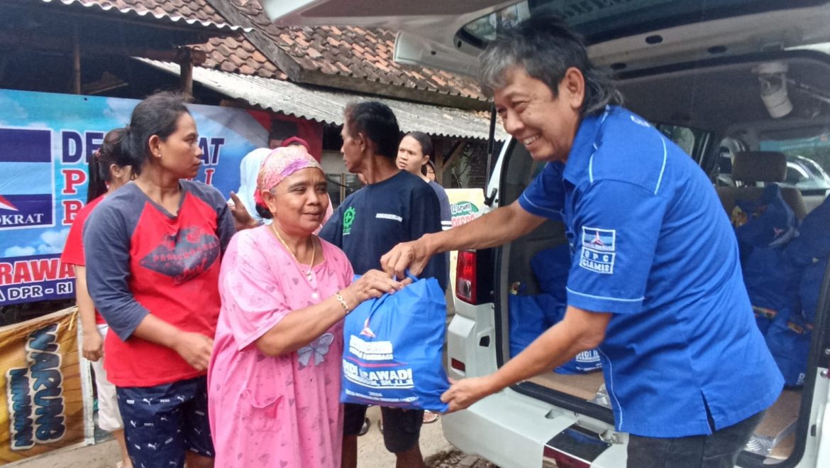 Bantuan Dari Anggota DPRD dan DPR RI Partai Demokrat Diapresiasi Warga Korban Banjir Ciparay Ciamis