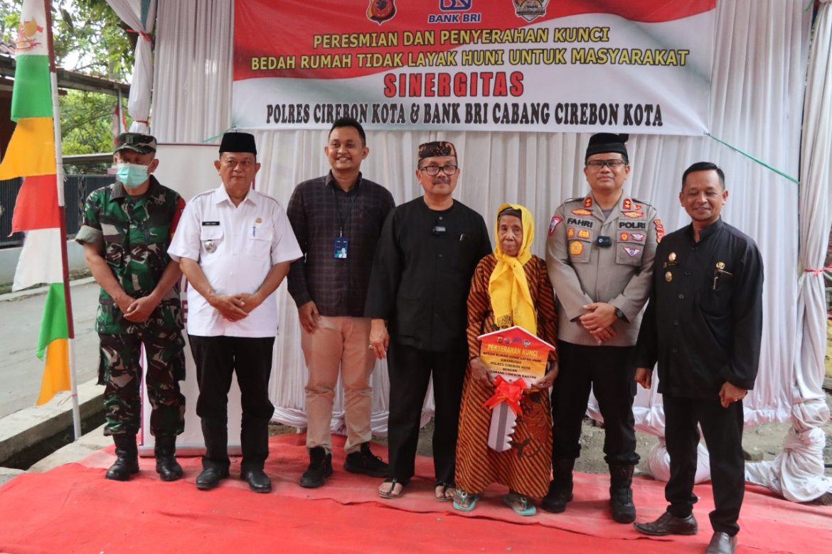 Polisi Secara Simbolis Serahkan Kunci Rutilahu
