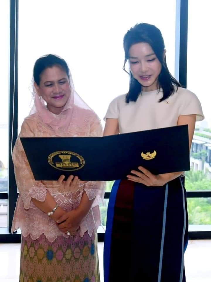 Ibu Iriana Melakukan Jamuan Minum Teh dengan Madam Kim Keon-hee