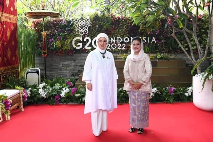 Ibu Iriana Ajak Para Pendamping Pemimpin G20 Melihat Kearifan Lokal Indonesia