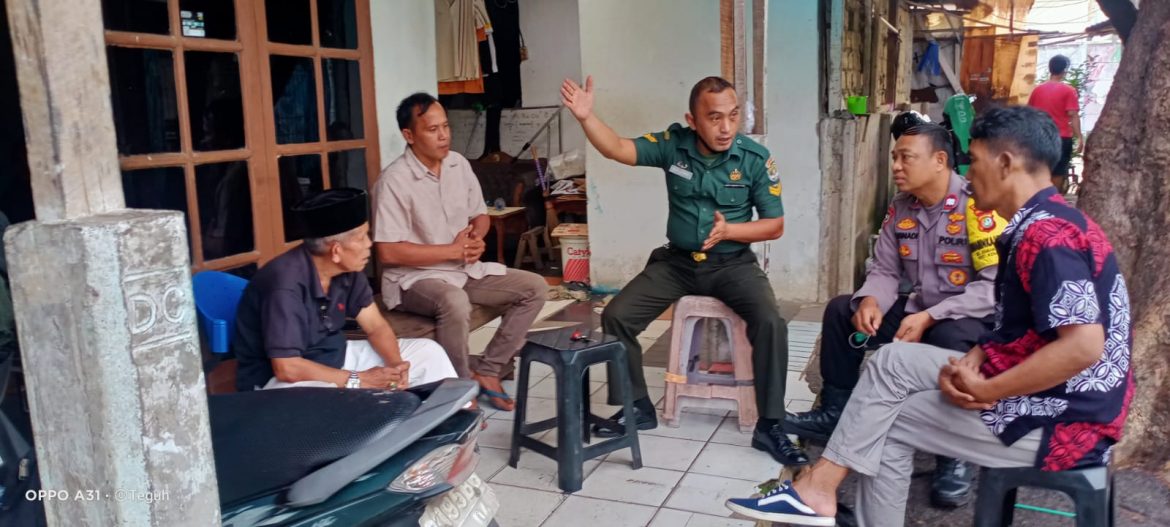 Guna pererat silaturahmi, Babinsa Koramil 07/KB anjangsana ke rumah warga
