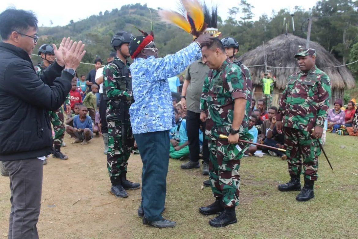 Pangdam Jaya Kunjungi Posko Satgas Yonif Mekanis 203/AK