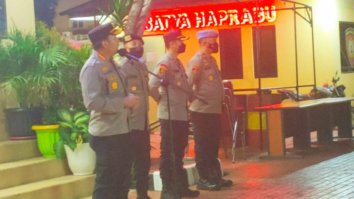 Cegah Kerawanan Di Malam Hari, Trio Babinsa Koramil 03/GP Ikuti Apel dan Patroli Skala Besar Bersama Tiga Pilar Kecamatan Grogol Petamburan