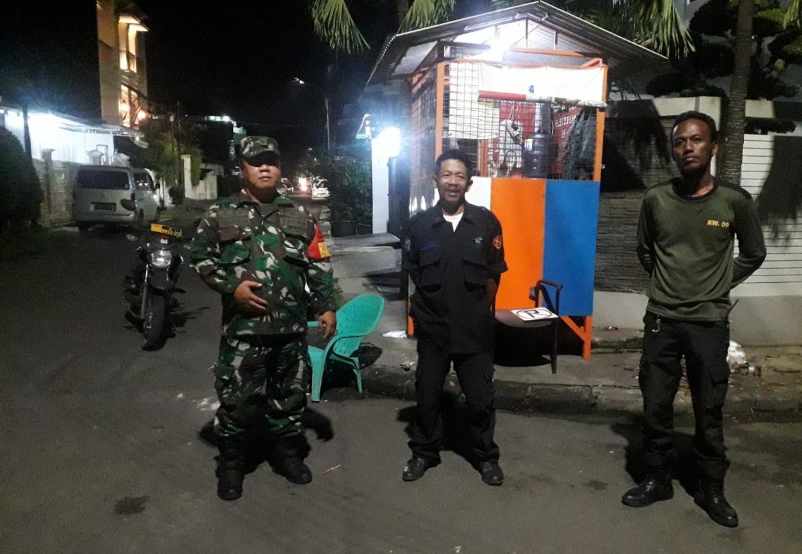 Antisipasi Tawuran dan Kejahatan Jalanan, Personil Babinsa Koramil 06/KD Terus Gelar Patroli