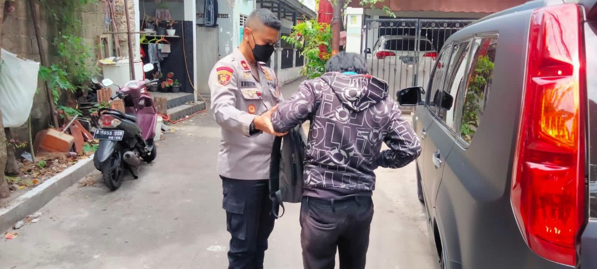 Aksi Kapolsek Tanjung Duren Kompol Muharram Wibisono Yang Sigap Membantu Masyarakat