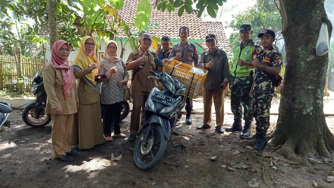 Polres Ciamis Tebar Kebaikan: Sinergitas TNI-Polri dan Pemerintah, Bagikan Makanan Siap Santap Bagi Warga Tidak Mampu