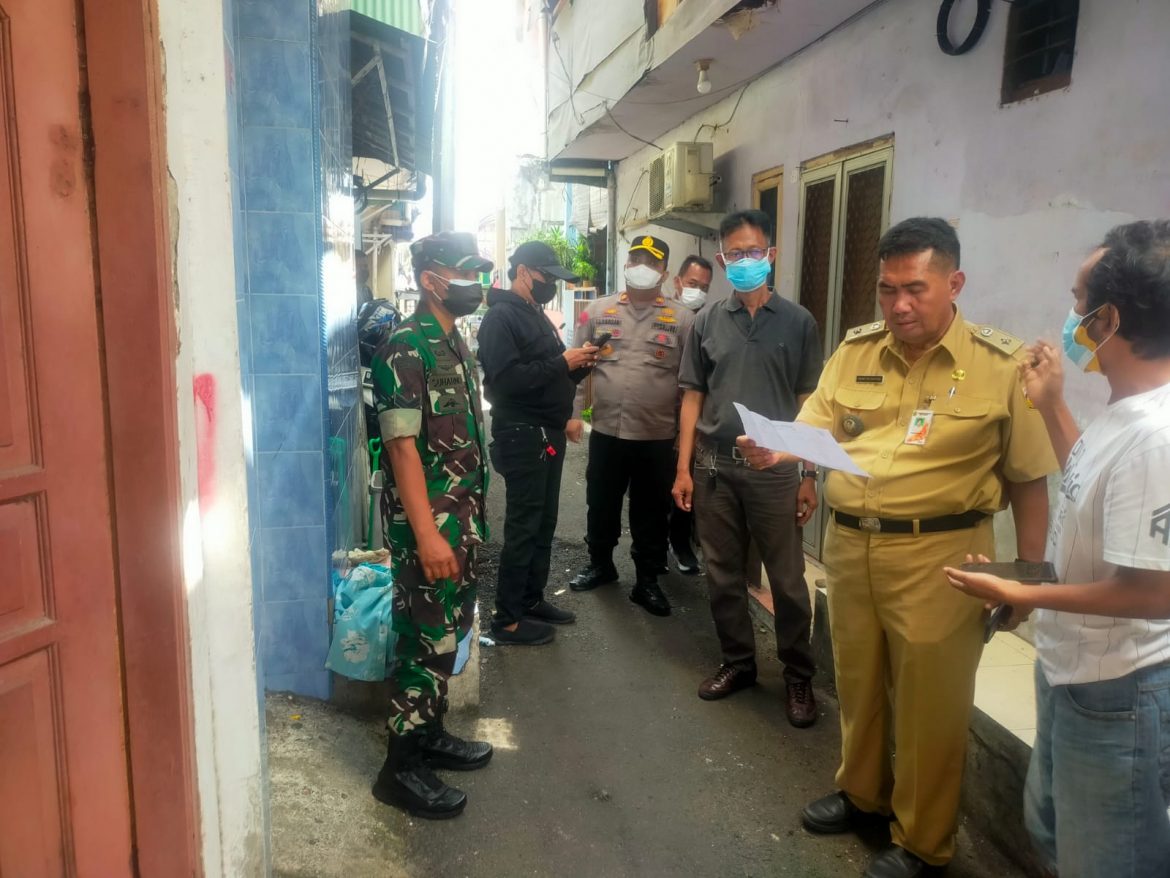 Babinsa Sertu Suharno Bersama Pihak Kepolisian Turun Ke TKP Penemuan 2 Mayat Dalam Satu Rumah