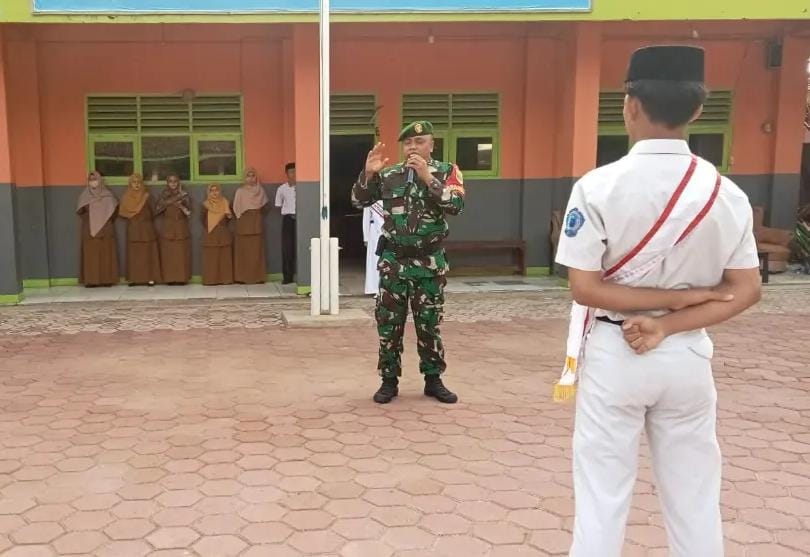 Babinsa Cikiwul Berikan Materi PBB Kepada Siswa Untuk Menumbuhkan Sikap Disiplin