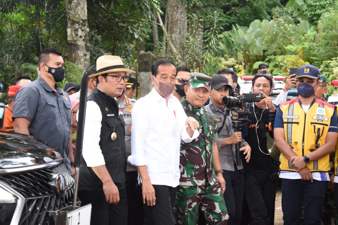 Presiden RI Tinjau Langsung Lokasi Gempa di Cianjur, Dan Instruksikan Jajarannya Untuk Bekerja Sama Lakukan Penanganan