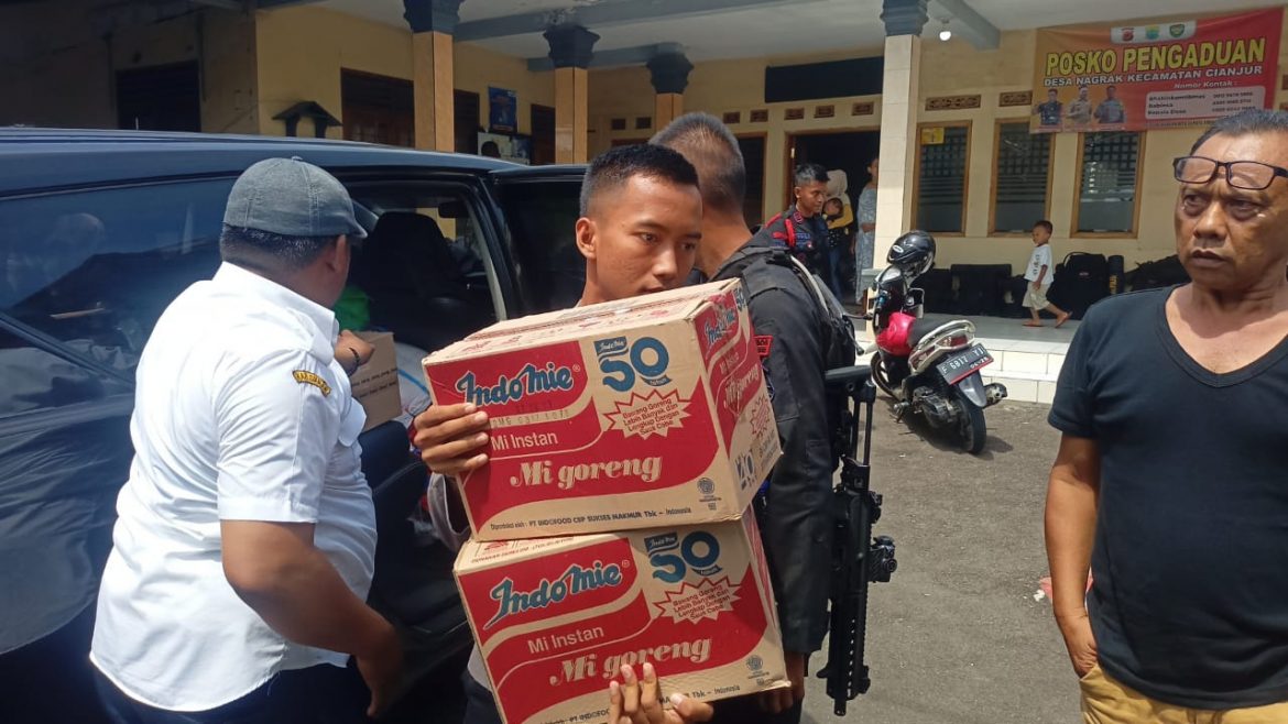 Selain Meyalurkan Makanan, Personel BKO Polres Ciamis Berjibaku Bantu Warga Terdampak Gempa di Cianjur