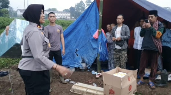 Personil Polres Bogor Keliling Posko Dan Desa Distribusikan Bantuan Bagi Warga Korban Gempa Cianjur