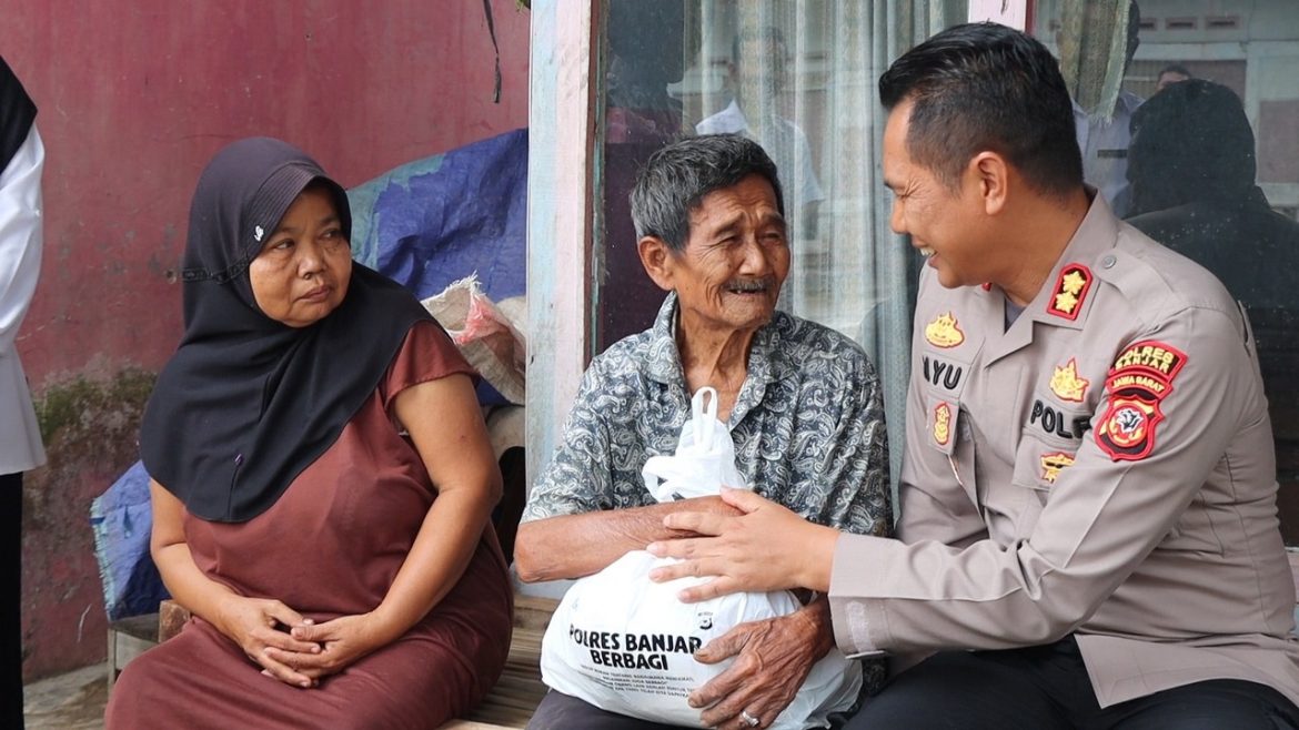 Bapak Taspi Pengrajin Bambu yang Sudah Renta Curhat Kepada Kapolres Banjar