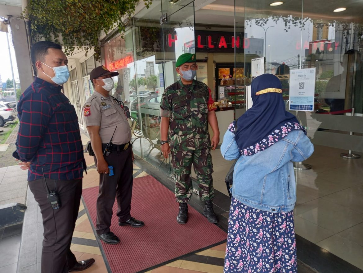Babinsa Hadir di Wilayah Jaga Kematibmas Dengan Komsos
