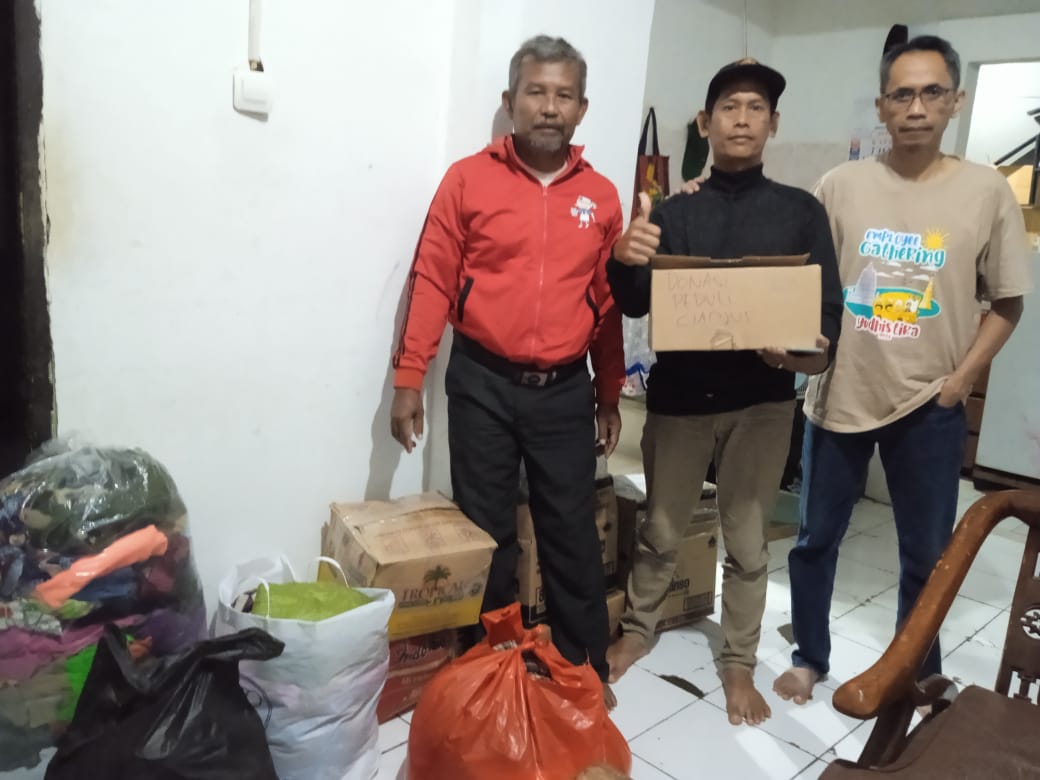 Warga Perumahan Gunung Geulis Asri Desa Gunung Geulis Kecamatan Sukaraja Peduli Gempa Bumi di Cianjur