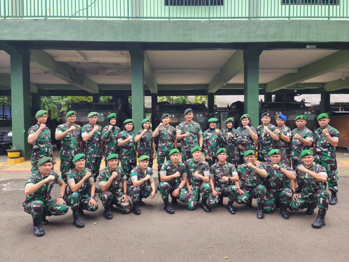 Perwira siswa Dikpa Kesprevmil Kesdam Jaya TA.2022 melakukan penyuluhan di Batalyon Infanteri Mekanis 201/Jaya Yudha