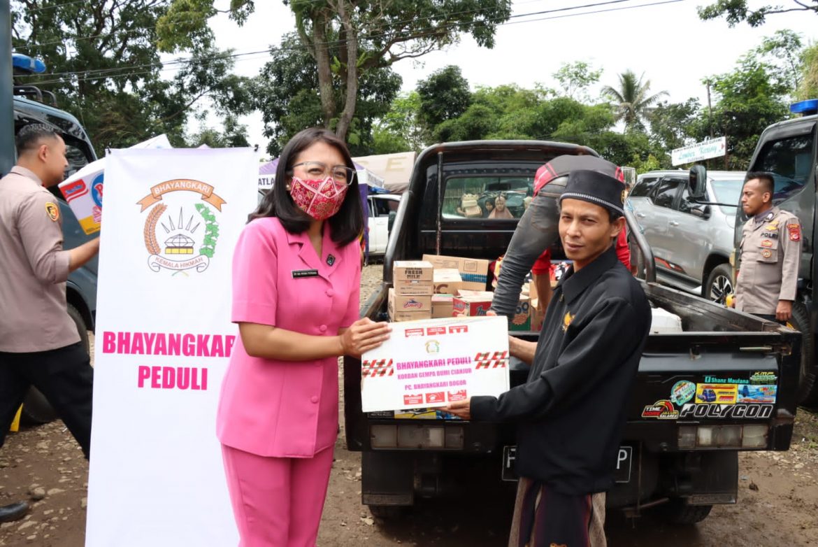 Bhayangkara PC Bogor Berikan Bantuan Bagi Masyarakat Terdampak Gempa di Cianjur