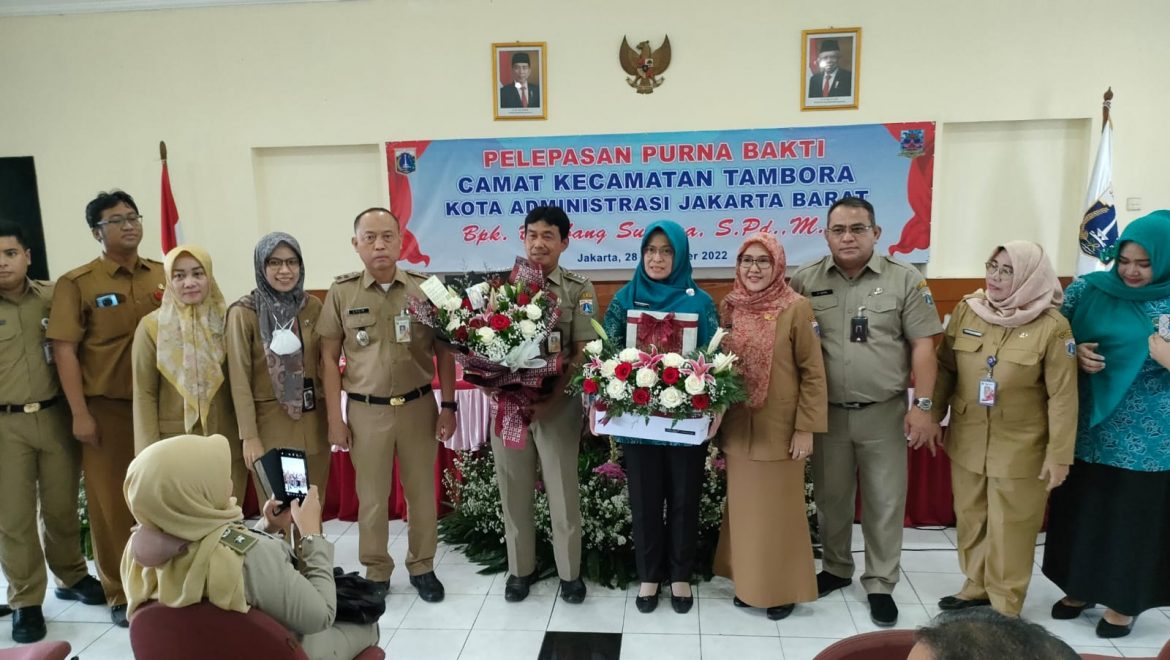 Babinsa Koramil 02/TB Hadiri Giat Pelepasan Purna Bakti Camat Tambora