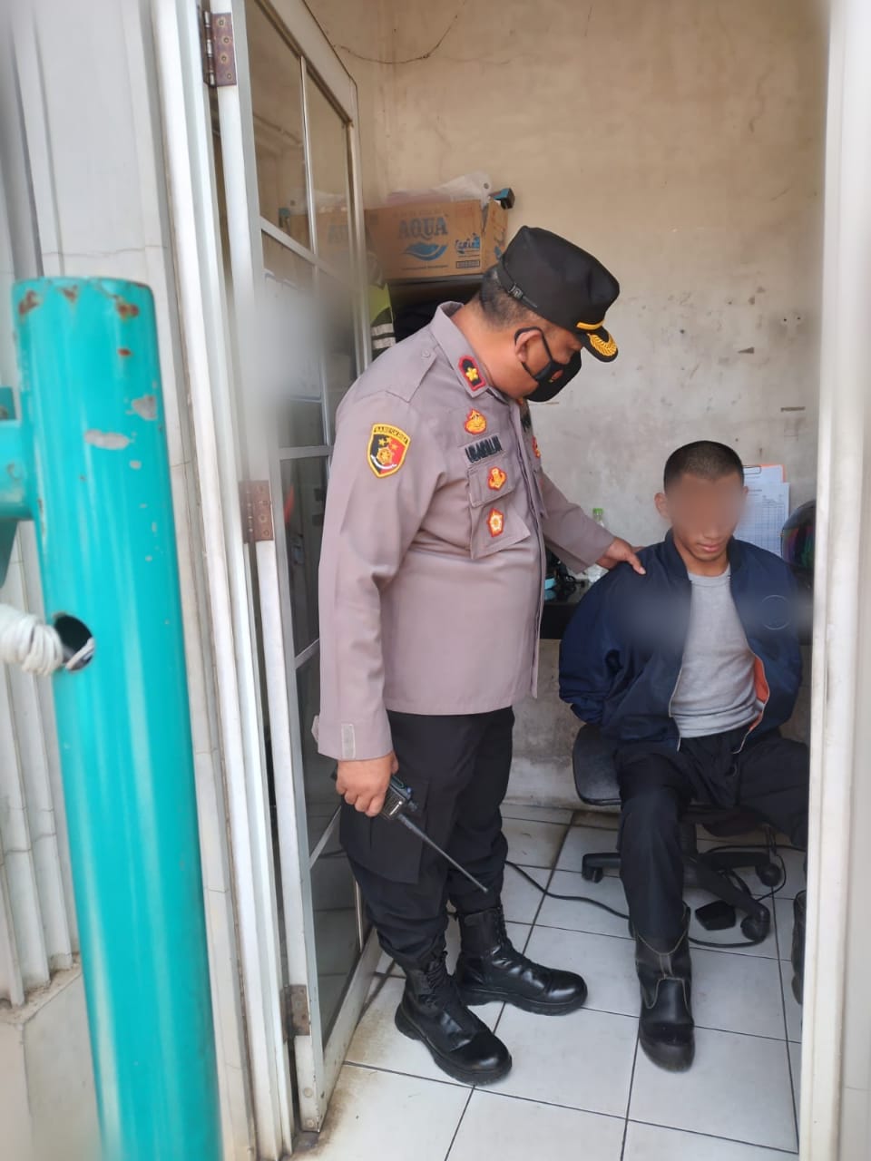 Pemuda Berinisial MDA (23) Diamankan Polsek kembangan lantaran Memasuki sebuah Bank di kawasan kembangan