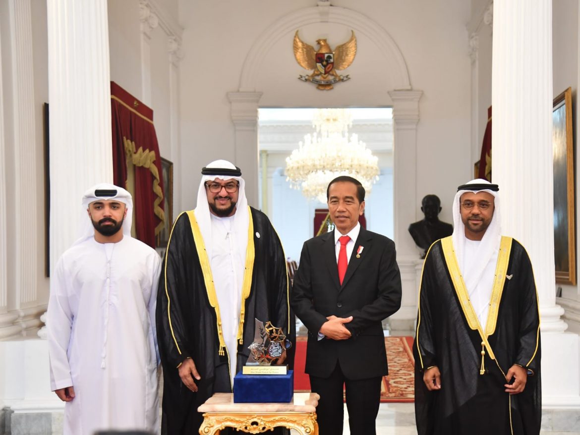 Presiden Jokowi Terima Penghargaan Perdamaian Internasional Imam Hasan bin Ali Tahun 2022