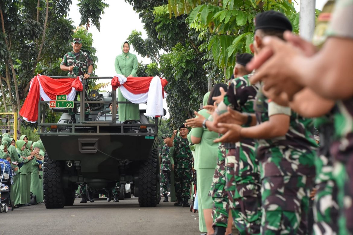 Kunjungan Kerja Pangdam Jaya beserta Ketua Persit KCK PD Jaya ke Batalyon Kavaleri 7/PS