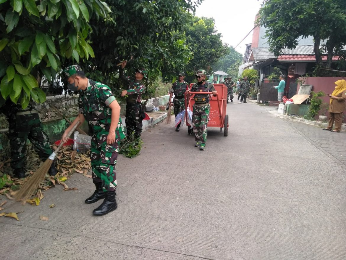 Babinsa Bersama Masyarakat Laksanakan Karyabakti