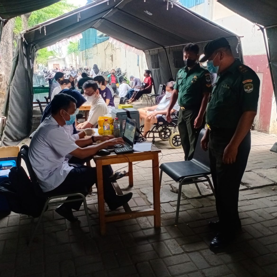 Dukung Program Pemerintah, Serbuan Vaksinasi Koramil 01/Tamansari Vaksin 58 Warga