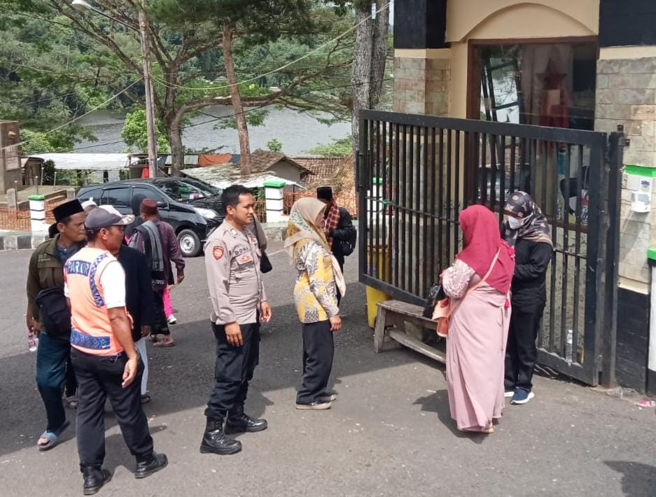 Monitoring Personil Polsek Panjalu Diobjek Wisata Situ Lengkong:  Sebagai Wujud Polri Dalam Memberikan Rasa Aman dan Nyaman Bagi Masyarakat